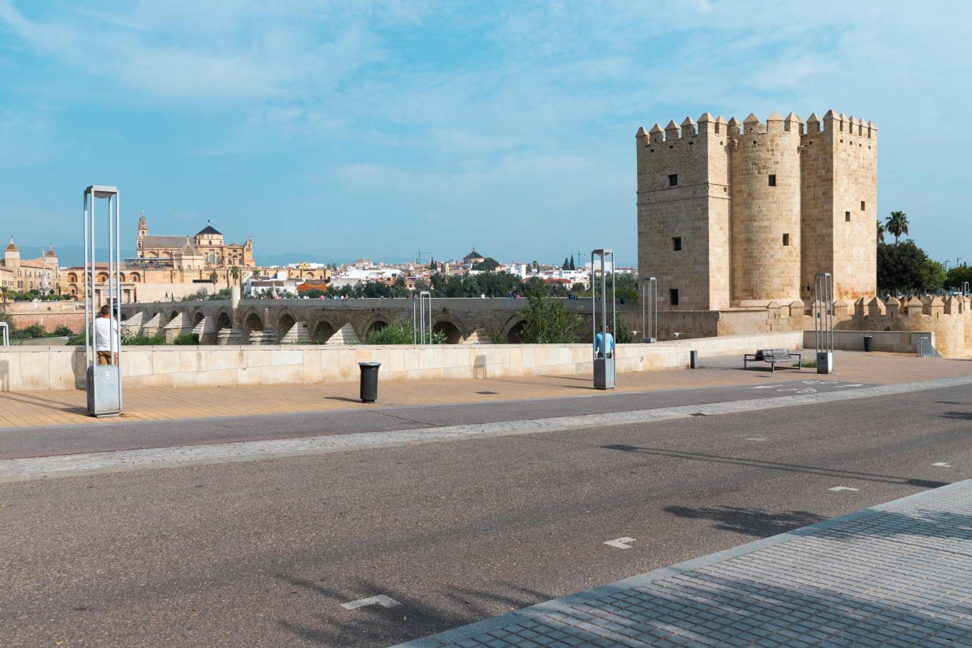 Apartamentos En Cordoba, Puente Romano Y Torre Calahorra 外观 照片